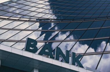 Kancelarie Greenberg Traurig, Wolf Theiss a także Rymarz, Zdort, Maruta doradzały przy nabyciu udziałów Santander przez Erste Group Bank AG