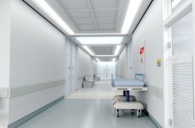 Kancelarie Rymarz Zdort Maruta, MJH Moskwa, Jarmul, Haładyj i Partnerzy oraz Deloitte doradzały przy dołączeniu Spire Capital Partners do NEO Hospital