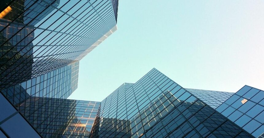 Kancelarie Greenberg Traurig i CMS doradzały w transakcji refinansowania budynku biurowego Chmielna 89 w Warszawie