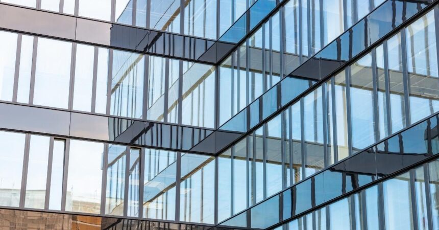 Kancelarie White & Case oraz Rymarz Zdort Maruta doradzały w związku ze sprzedażą i nabyciem udziałów warszawskiego biurowca Office House