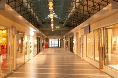 Greenberg Traurig doradza Auchan Polska i Ceetrus przy sprzedaży portfela ośmiu centrów handlowych